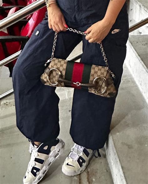 cuanto esta una cartera gucci